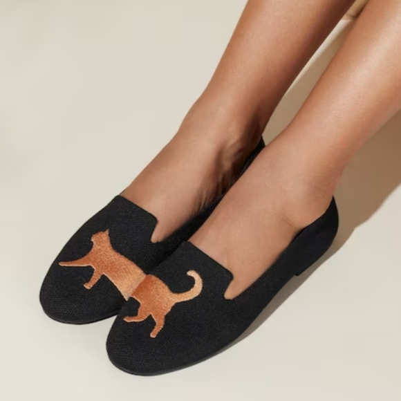 Vivaia Shoes - 💥Vivaia Round-Toe Embroidered  Audrey Cat Loafer